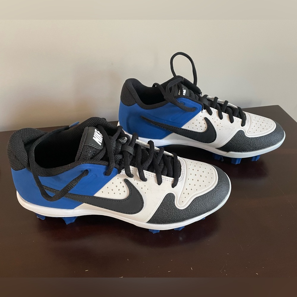 New Nike Hurricane youth cleats size youth 6.5.